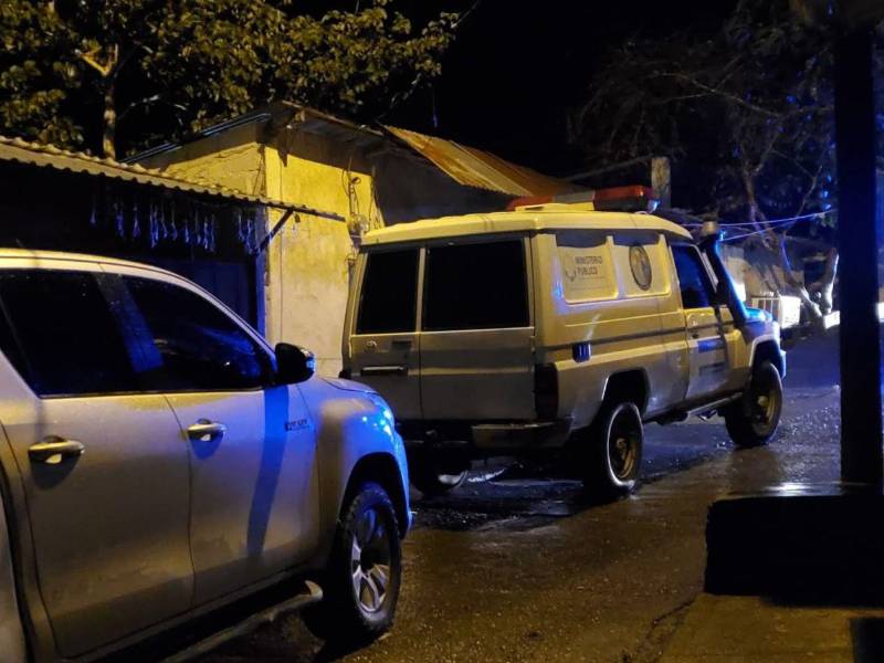 Autoridades del Ministerio Público se hicieron presentes para realizar el levantamiento cadavérico.