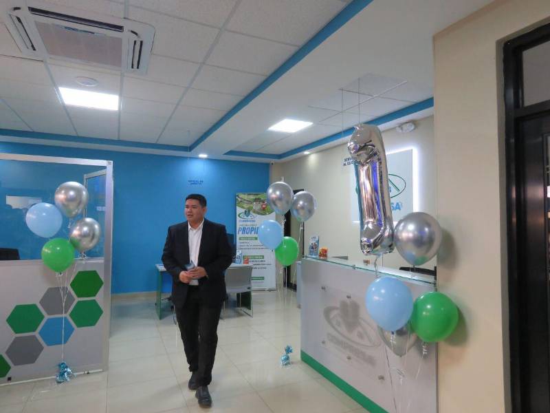 Josué Díaz ofreció un recorrido por las renovadas instalaciones de Compresa.