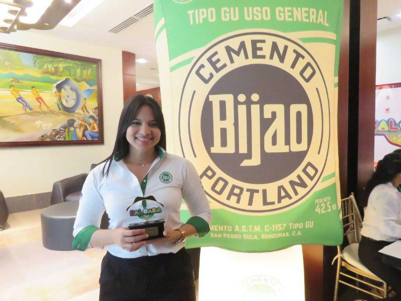 Beverly Rivera, jefa de mercadeo de CENOSA.