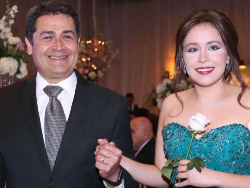 Ana Daniela Hernández, hija del expresidente hondureño Juan Orlando Hernández y de la ex primera dama Ana García, reveló el anhelo que mantuvo durante el proceso judicial que enfrentó su padre en Estados Unidos, tras confirmar su compromiso matrimonial con Sebastián.