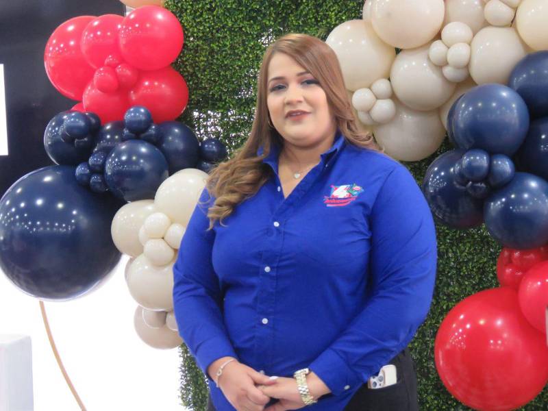 Rina Torres, la colaboradora con mayor antigüedad en Credimóvil, compartió emotivas palabras durante la celebración.