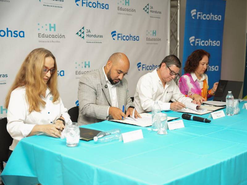 Grupo Ficohsa firma alianza con Junior Achievement Honduras para formar jóvenes empresario