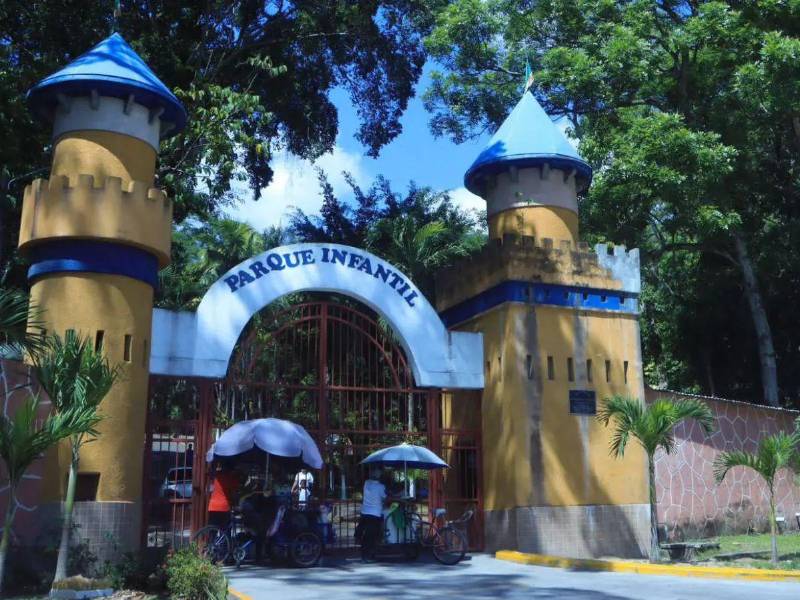 Entrada principal del Parque Infantil