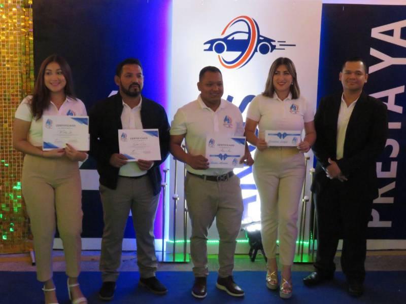 Presta Ya brindó un reconocimiento a aquellos colaboradores con que han estado desde el principio, con una antigüedad de cuatro años.