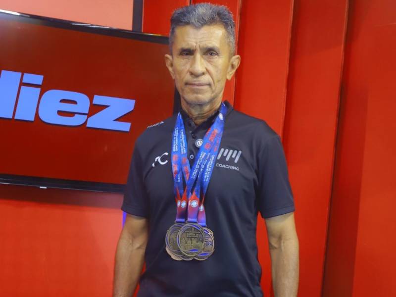 Leonel Flores, reconocido preparador físico, dio algunos tips de cara a la competencia del domingo. foto: Franklin Muñoz.