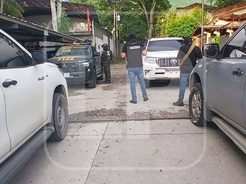 El Ministerio Público investiga el origen y la presunta posesión irregular de drogas decomisadas a una banda delictiva, encontradas en una vivienda de la colonia Villas Mackay, en San Pedro Sula.