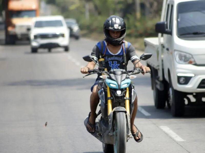 Proponen que jóvenes de 16 años puedan obtener licencia de conducir en Honduras.