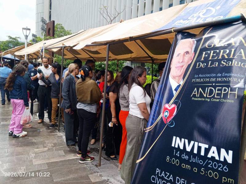 Atenciones de medicina general, odontología, dermatología, evaluaciones dermatológicas y toma de presión, se brindan en feria de salud que se desarrolla en el Centro Cívico Gubernamental.