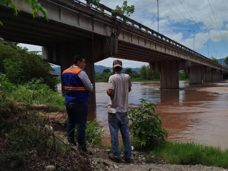 Río Ulúa aumenta su nivel y causa filtraciones en El Progreso.