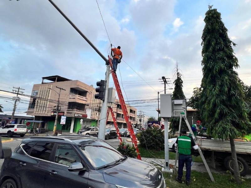 Las 30 intersecciones con nuevos semáforos están en toda la ciudad y donde más accidentes ocurren.