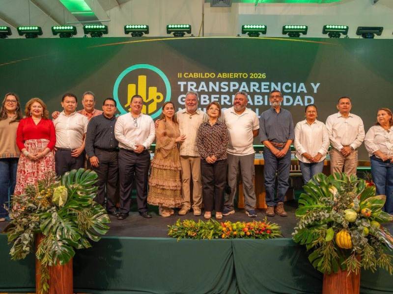 Miembros de la Corporación Municipal con algunos de los candidatos propuestos y que serán evaluados en la próxima sesión.