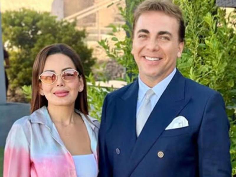 Cristian Castro y su nueva novia Vanessa Ríos.