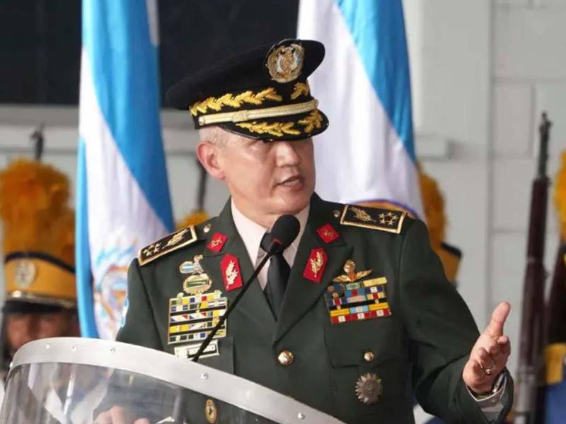 Roosevelt Hernández, exjefe del Estado Mayor Conjunto de las Fuerzas Armadas, enfrenta un requerimiento fiscal presentado por el Ministerio Público por presuntos delitos contra la libertad de prensa.