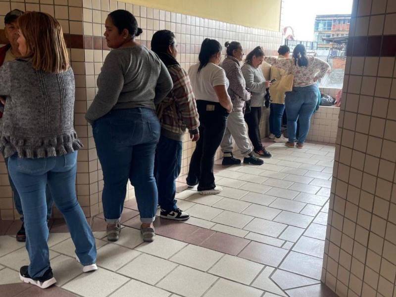 El sanitario del Archivo Municipal es el que usan los empleados que están a la espera desde hace meses de ser asignados a un trabajo pues ganaron sus demandas.