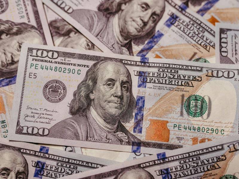 La subasta diaria de divisas, establecida por el BCH, busca equilibrar la oferta y la demanda de moneda extranjera en el país.