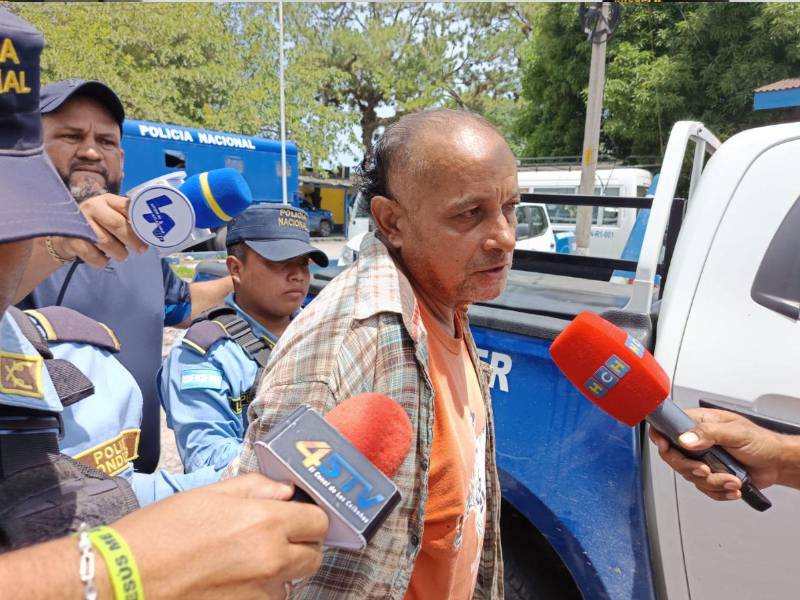 Manuel de Jesús del Cid Cruz tras ser capturado por las autoridades policiales en Jutiapa, Atlántida.