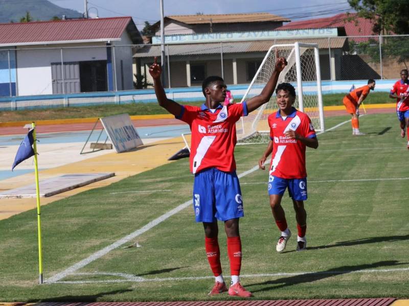 El delantero Jeremy Rodríguez es la sensación del torneo Apertura ya que en dos partidos suma tres goles con el Olimpia y apenas tiene 16 años.