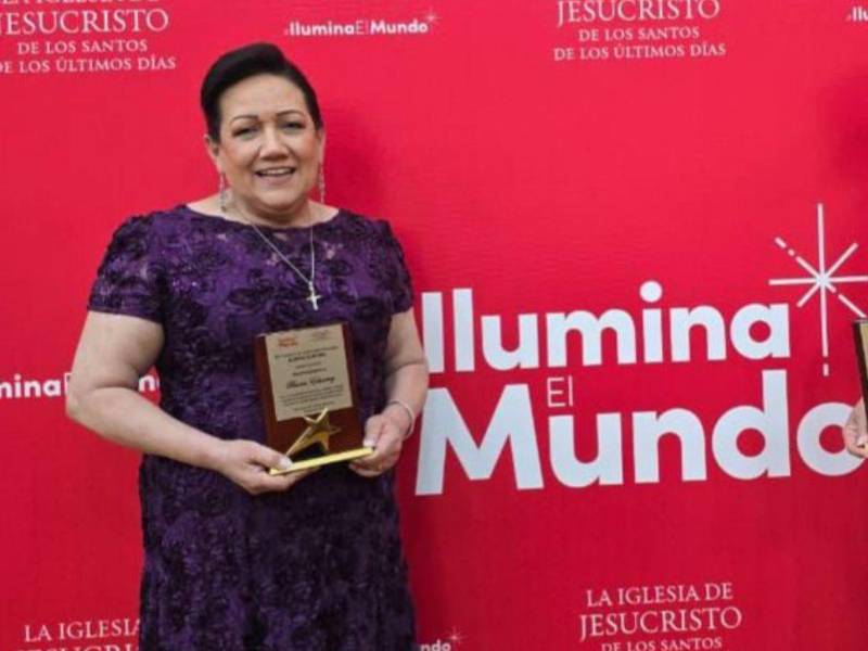 Blanca Echeverry recibe reconocimiento por parte de la Iglesia de Jesucristo de los Santos de los Últimos Días por su labor humana