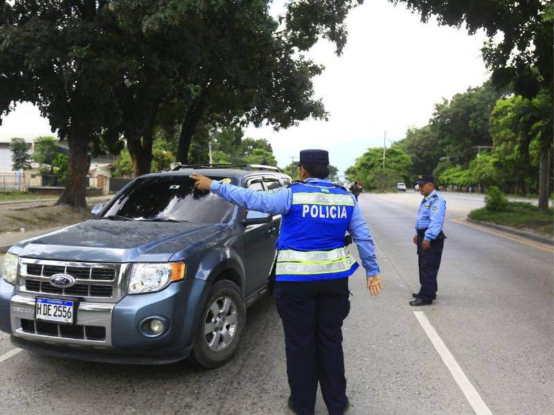 La Dirección Nacional de Vialidad y Transporte (DNVT) hizo un llamado a los conductores para que tomen medidas de prevención durante Semana Santa, periodo en el que se esperan más de dos millones de movilizaciones. Según registros de los últimos cinco años (2021-2026), en Honduras se han reportado más de 79,510 accidentes de tránsito.
