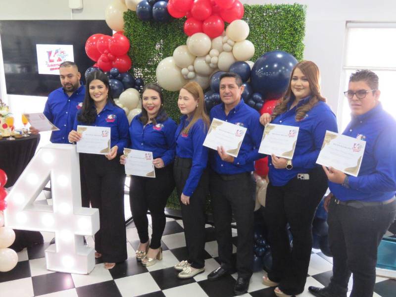 Colaboradores de Credimóvil fueron galardonados durante la celebración.