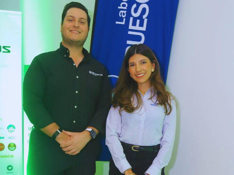 Julio Valladares y Valeria Bueso.