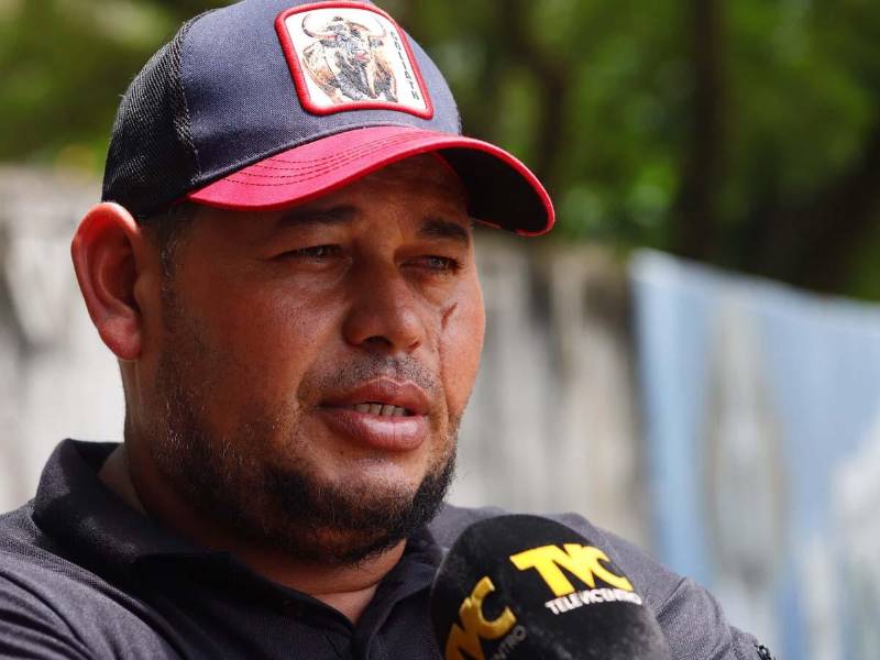 Elvin Flores, padre de Óscar Saúl Ulloa, una de las víctimas en el embalse de El Cajón.