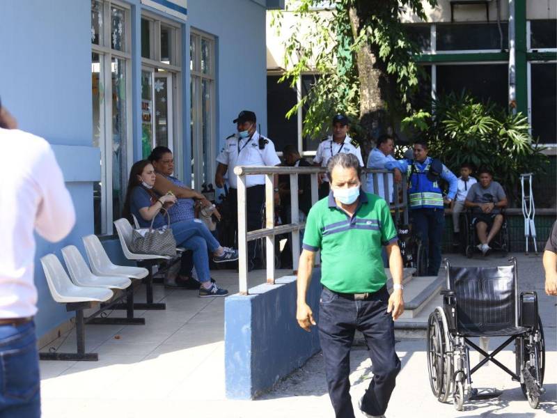 Pensionados deben presentar su DNI y carné de pensionado; así como la carta poder y nota de supervivencia otorgada por el IHSS, si es el caso.
