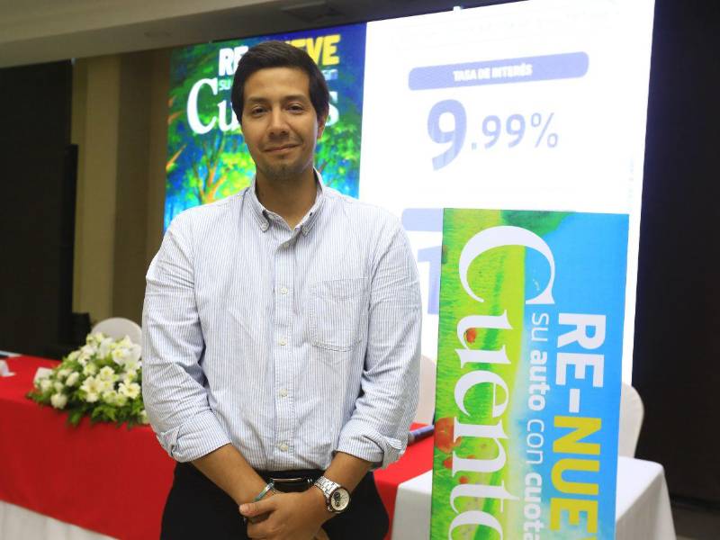 Dyego Reyes, jefe de Mercadeo de Talleres, durante el evento que impulsa la campaña “Re-nueve su Auto con cuotas sin Cuentos”.