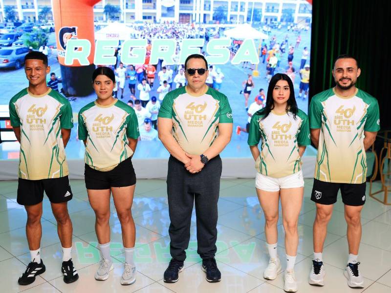 La camisa oficial de la Media Maratón UTH 2026 fue presentada durante el lanzamiento en San Pedro Sula.