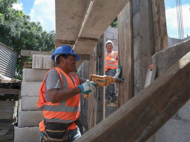 El sector construcción genera más de 300 mil empleos en Honduras.