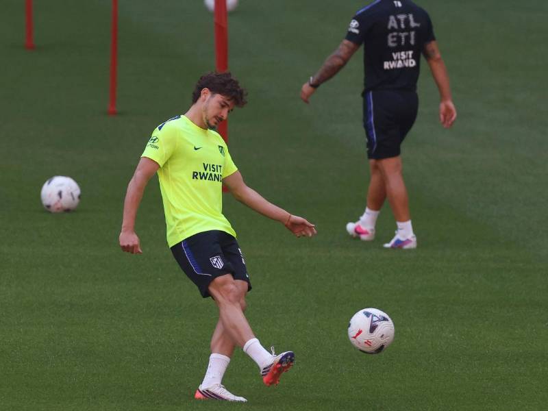 El entrenador ya decide sobre lo que va a ir pasando con el delantero argentino. FOTO EFE.
