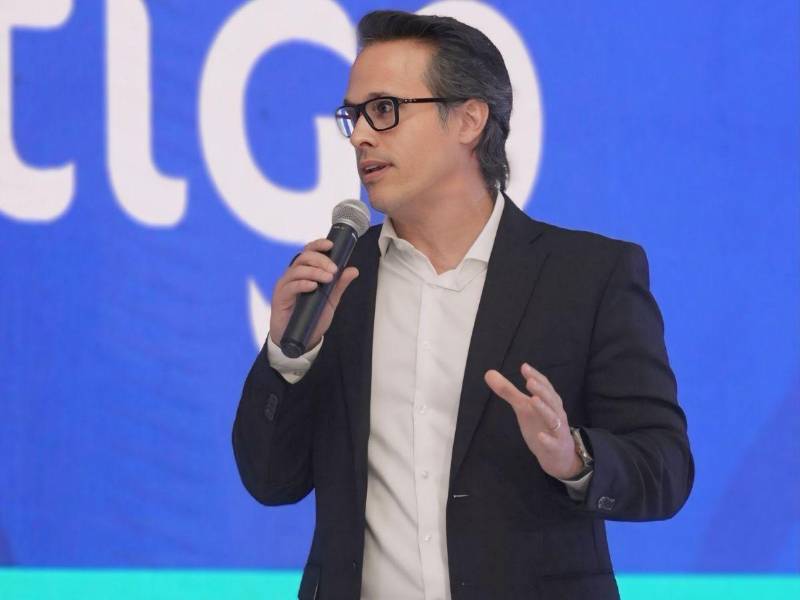 El director de B2C de Tigo, Andrés Rojas, invitó a los usuarios a estar siempre conectados para vivir cada partido, cada gol y cada emoción, con una experiencia multipantalla desde cualquier lugar.
