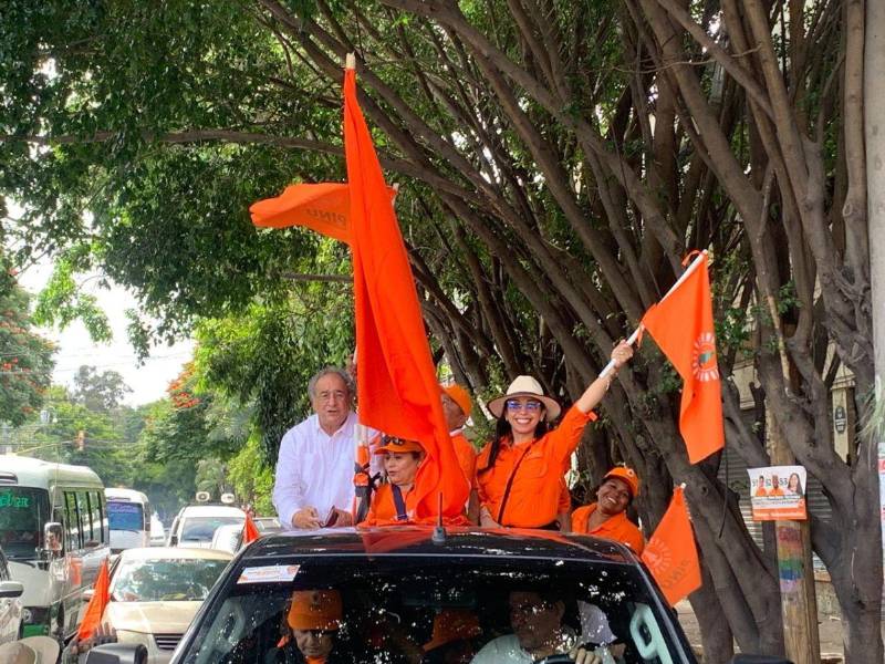 El candidato presdencial del Pinu, Nelson Ávila encabezó el cierre en SPS con una caravana