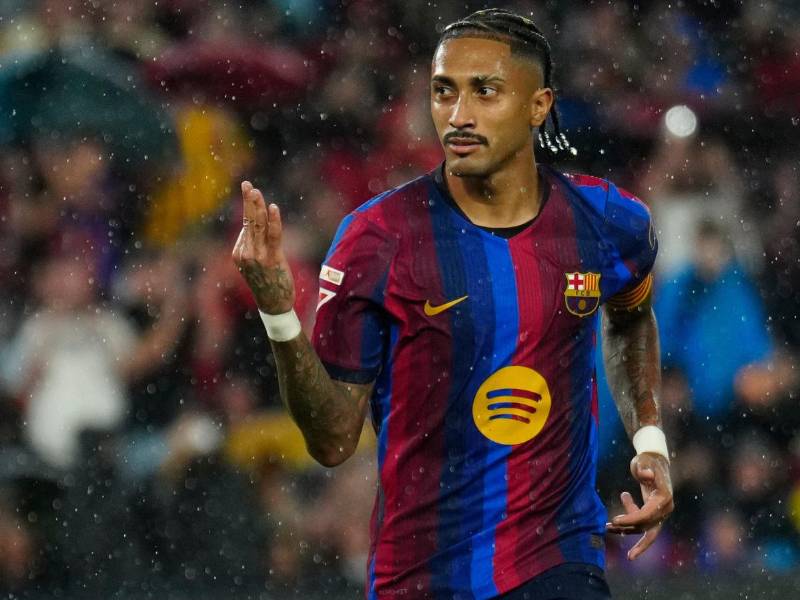 El delantero Raphinha sigue intratable y anotó tres goles en la victoria del Barcelona.