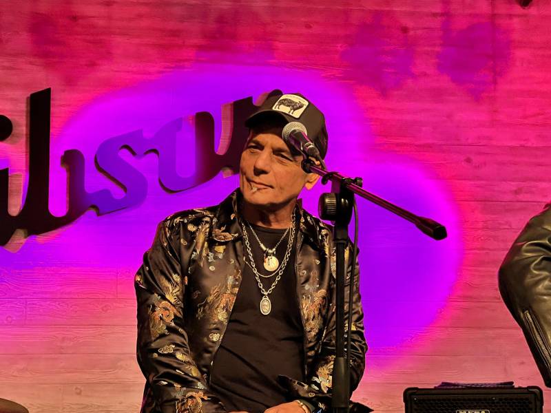 El músico argentino Zeta Bosio, bajista y productor de la legendaria banda de rock en español Soda Stereo.