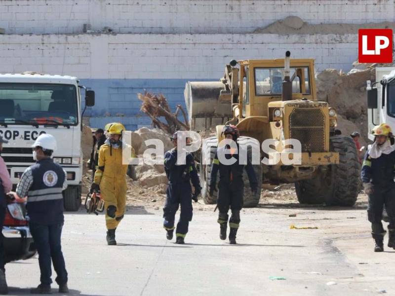 El área afectada en el cerro de Loarque muestra la magnitud del derrumbe que sepultó bodegas y obligó a intensas labores de rescate en el anillo periférico.