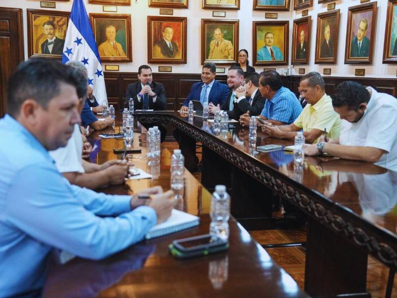 El diálogo entre autoridades y palmeros busca soluciones estructurales para el rubro.