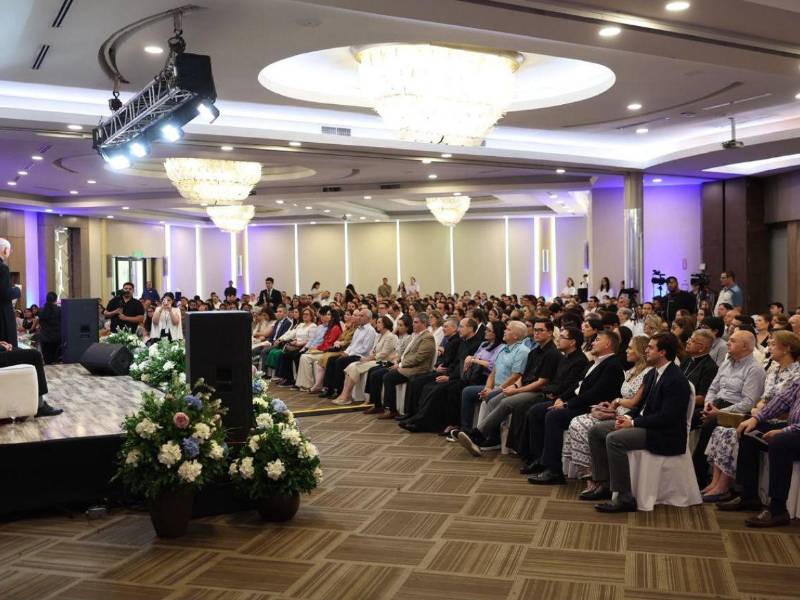 Fue un encuentro que reunió a personalidades de la ciudad quienes escucharon atentos el mensaje,