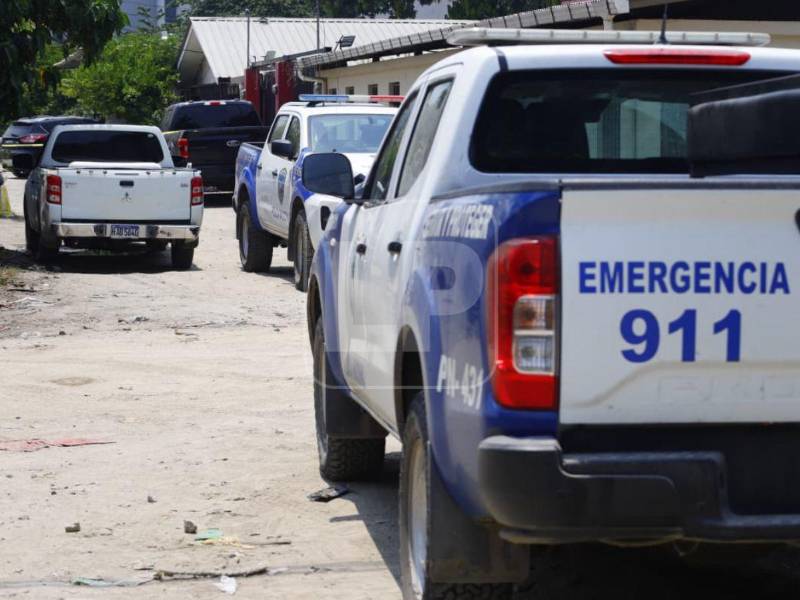 Las autoridades policiales llegaron a acordonar la escena del crimen en la colonia Centroamérica, en la 10 calle y 20 avenida de San Pedro Sula, Cortés.