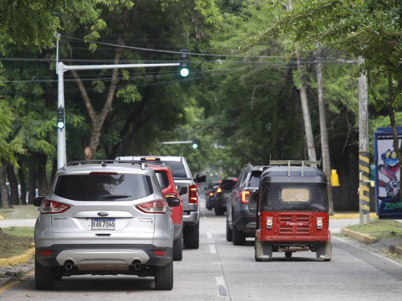 Algunas intersecciones ya están funcionando, sobre todo en el bulevar Los Próceres. La operación va de manera gradual en 30 intersecciones.