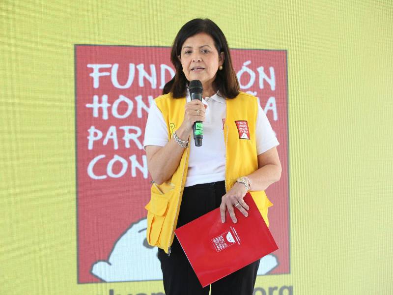 Nubia de Zúniga, presidenta de la Fundación Hondureña para el Niño con Cáncer, agradece el respaldo brindado a través de la campaña “La Bomba que Salva Vidas”.