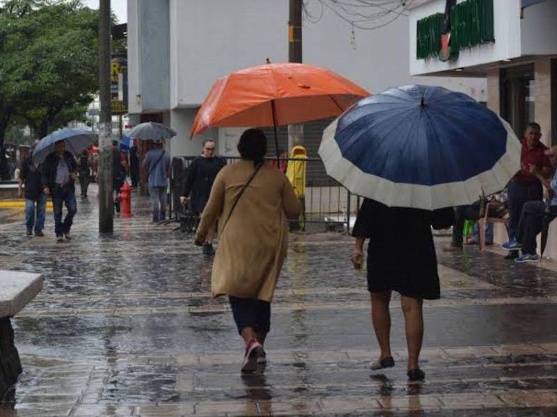 Copeco extendió la alerta verde por 48 horas ante el pronóstico de lluvias, posibles inundaciones y deslizamientos en zonas vulnerables.