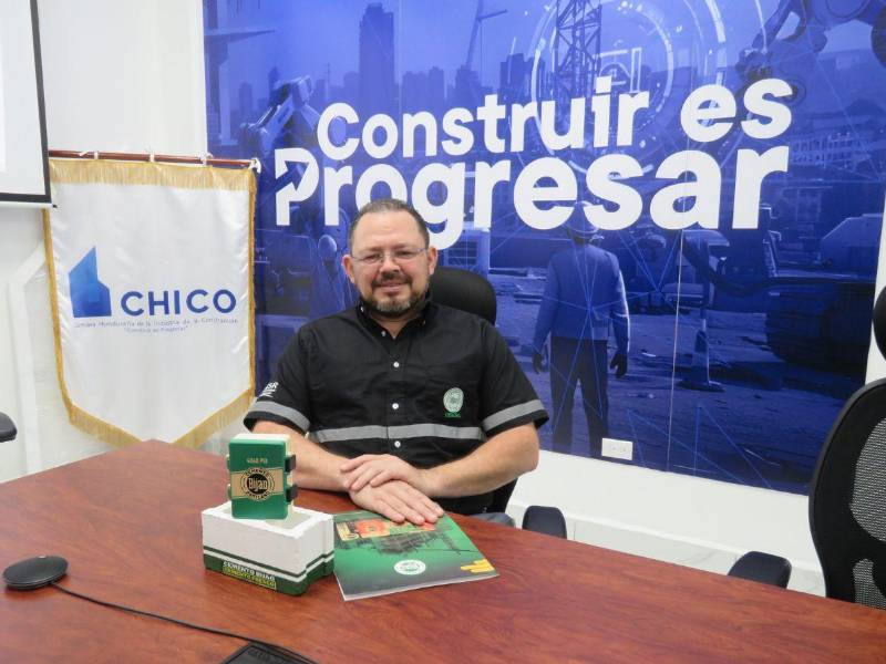 José Leónidas Zelaya, gerente de Relaciones Corporativas de Cenosa, destacó la importancia de impulsar proyectos que contribuyan al desarrollo económico.