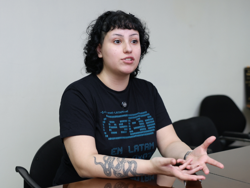 Martina López, security researcher de Eset conversa con el equipo de LA PRENSA.