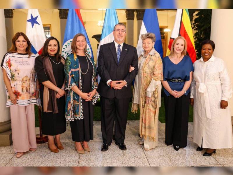 Primera Dama de Honduras participa en Encuentro Interregional de Primeras Damas en Guatemala.