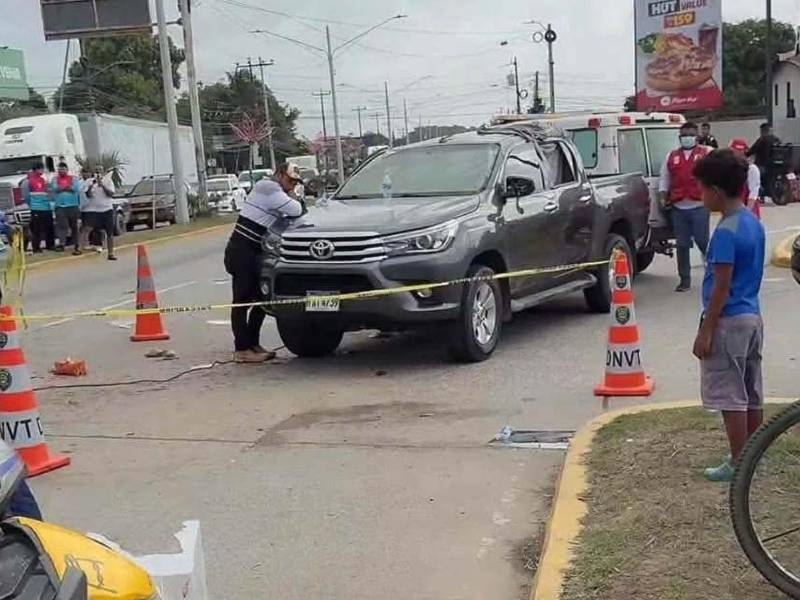 Vehículo pick up en el que viajaba el bebé que falleció.