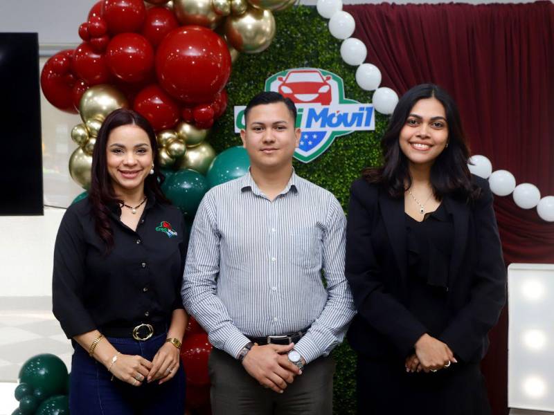 Ejecutivos de Grupo Inversa, estuvieron presentes en la celebración de aniversario.