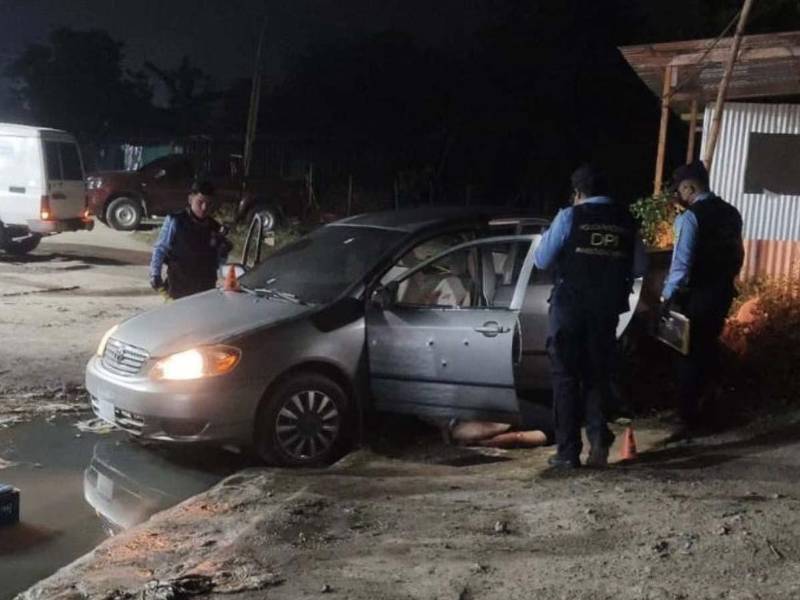 Vehículo en el que se conducía David Antonio Fuentes Rivera.