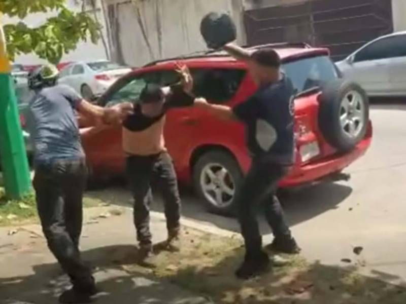 El presunto asaltante fue retenido y golpeado en el centro de El Progreso, Yoro.