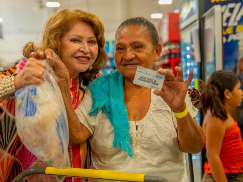 La vicealcaldesa Maritza Soto entregó el beneficio junto al PMA a las mujeres y familias beneficiadas.